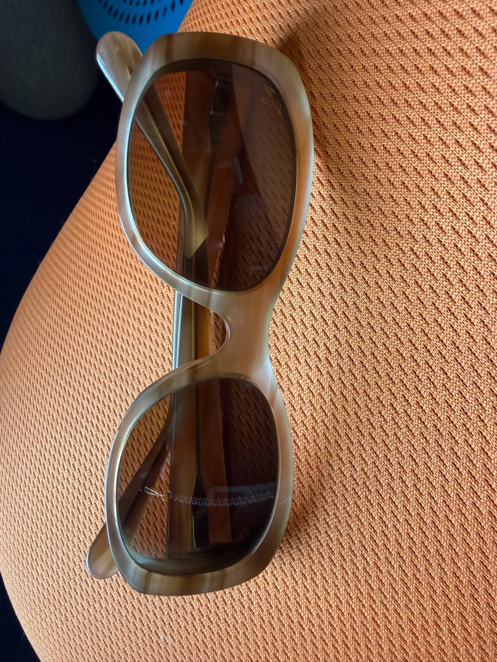 Women's Vintage-Inspired Brown Oval Sunglasses